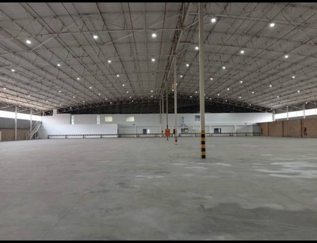 7,671M² WAREHOUSE TO LET IN LONGMEADOW
